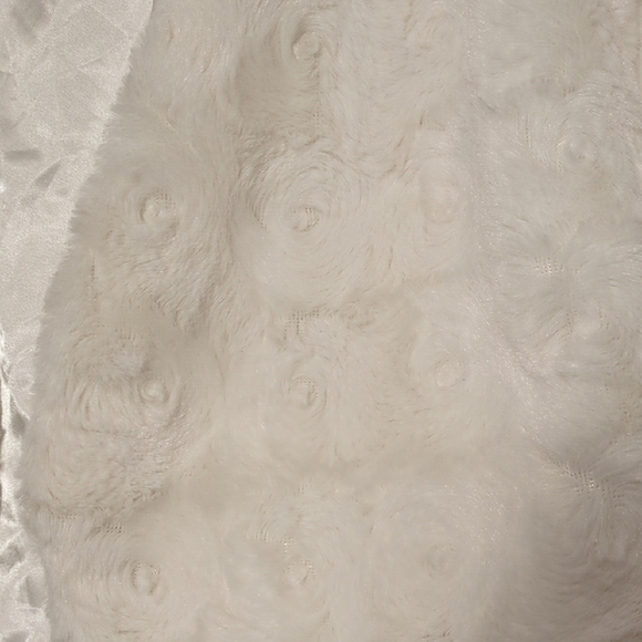 BCX Ivory Faux Fur Wrap - Picture 5 of 6